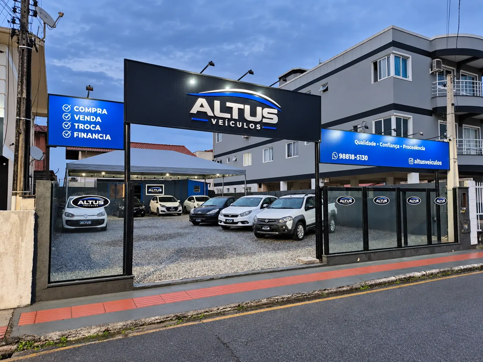 Fachada da Altus Veículos, na Ponte do Imaruim, em Palhoça